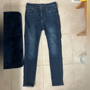 Hollister Size 3 Short Dark Wash Jeggings